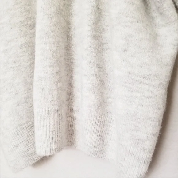 CeCe Believe Script
Graphic Long-Sleeve Cozy Pullover Sweater M Light
Grey $69 - Picture 10 of 14